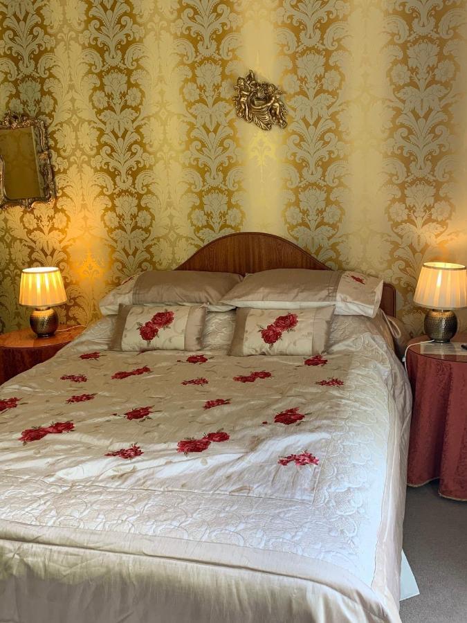 Harrisons Hall Bed & Breakfast Hotel Mold Bagian luar foto