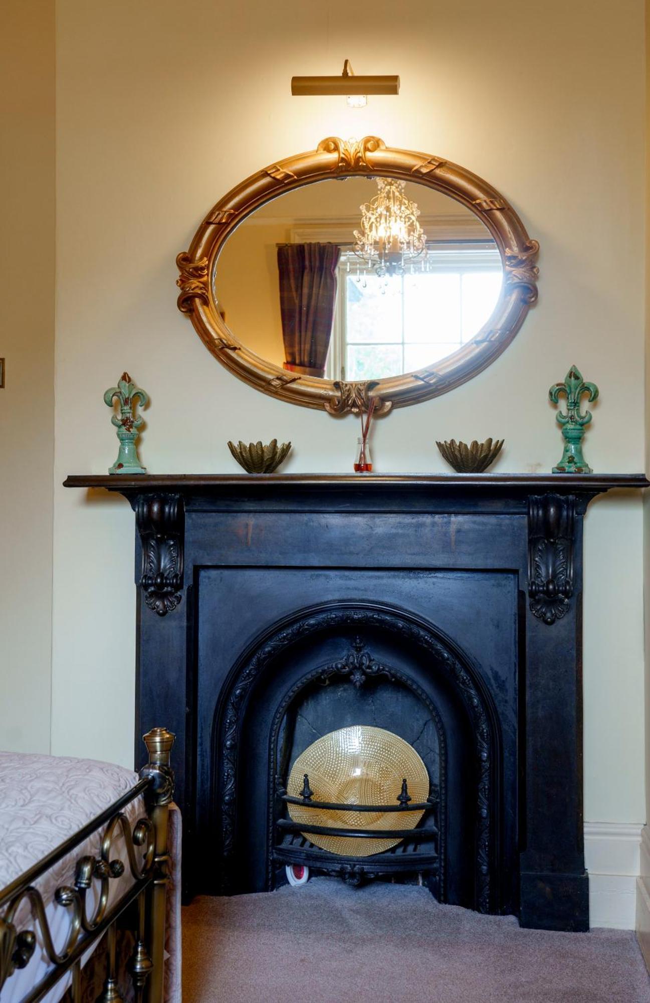 Harrisons Hall Bed & Breakfast Hotel Mold Bagian luar foto