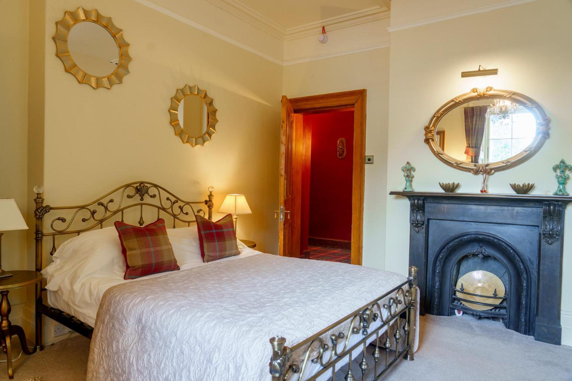 Harrisons Hall Bed & Breakfast Hotel Mold Bagian luar foto