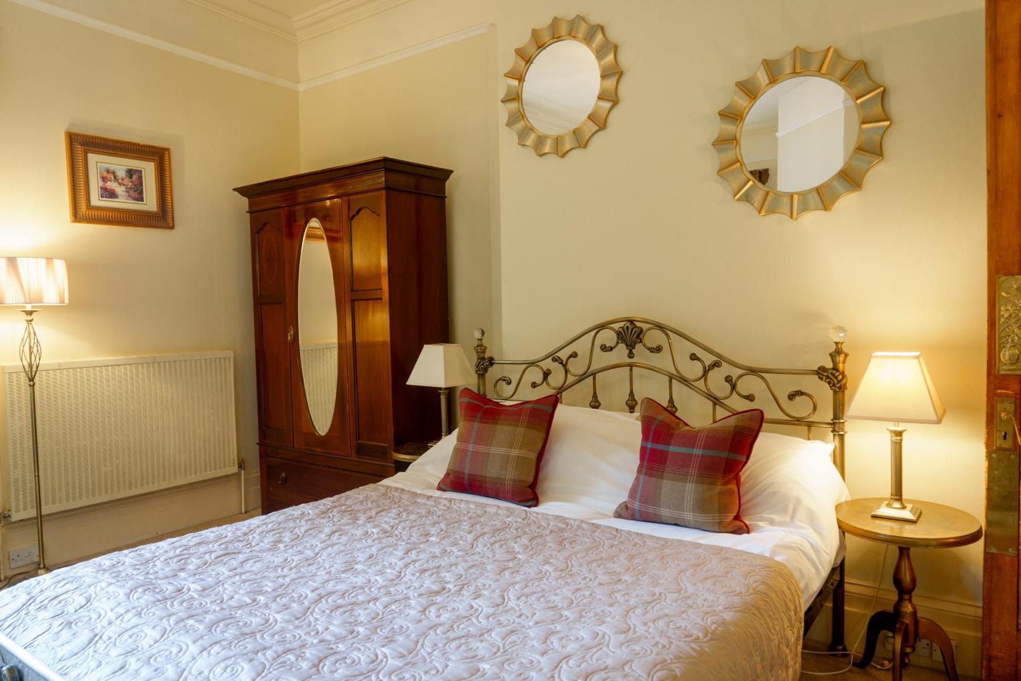 Harrisons Hall Bed & Breakfast Hotel Mold Bagian luar foto