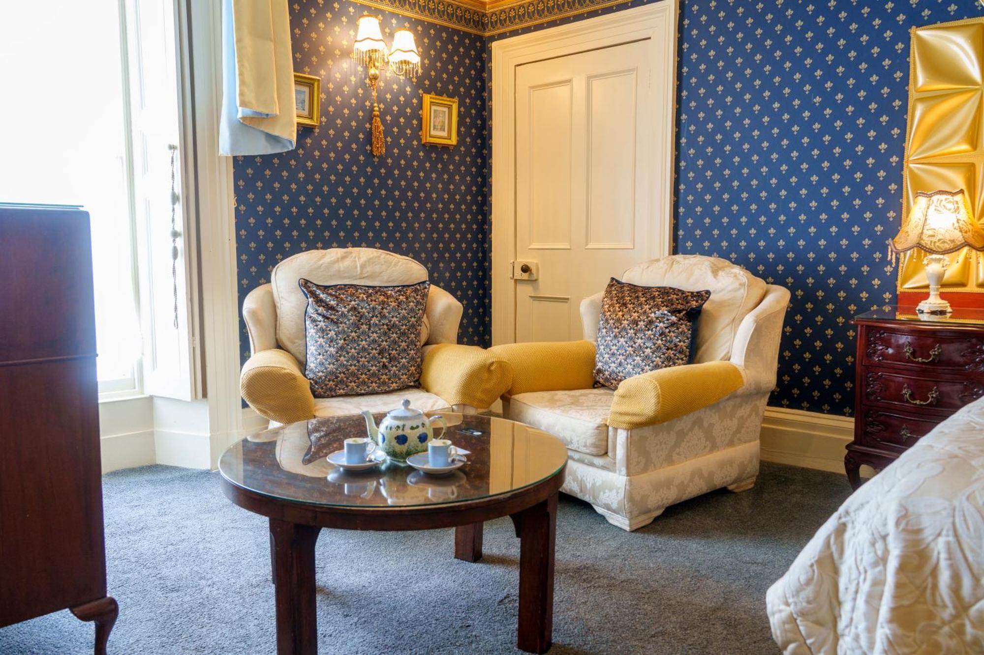 Harrisons Hall Bed & Breakfast Hotel Mold Bagian luar foto