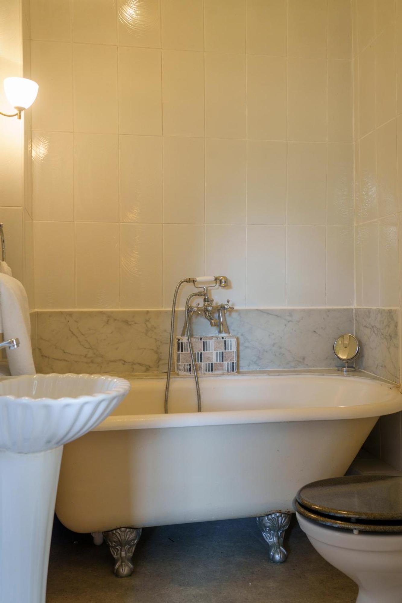 Harrisons Hall Bed & Breakfast Hotel Mold Bagian luar foto