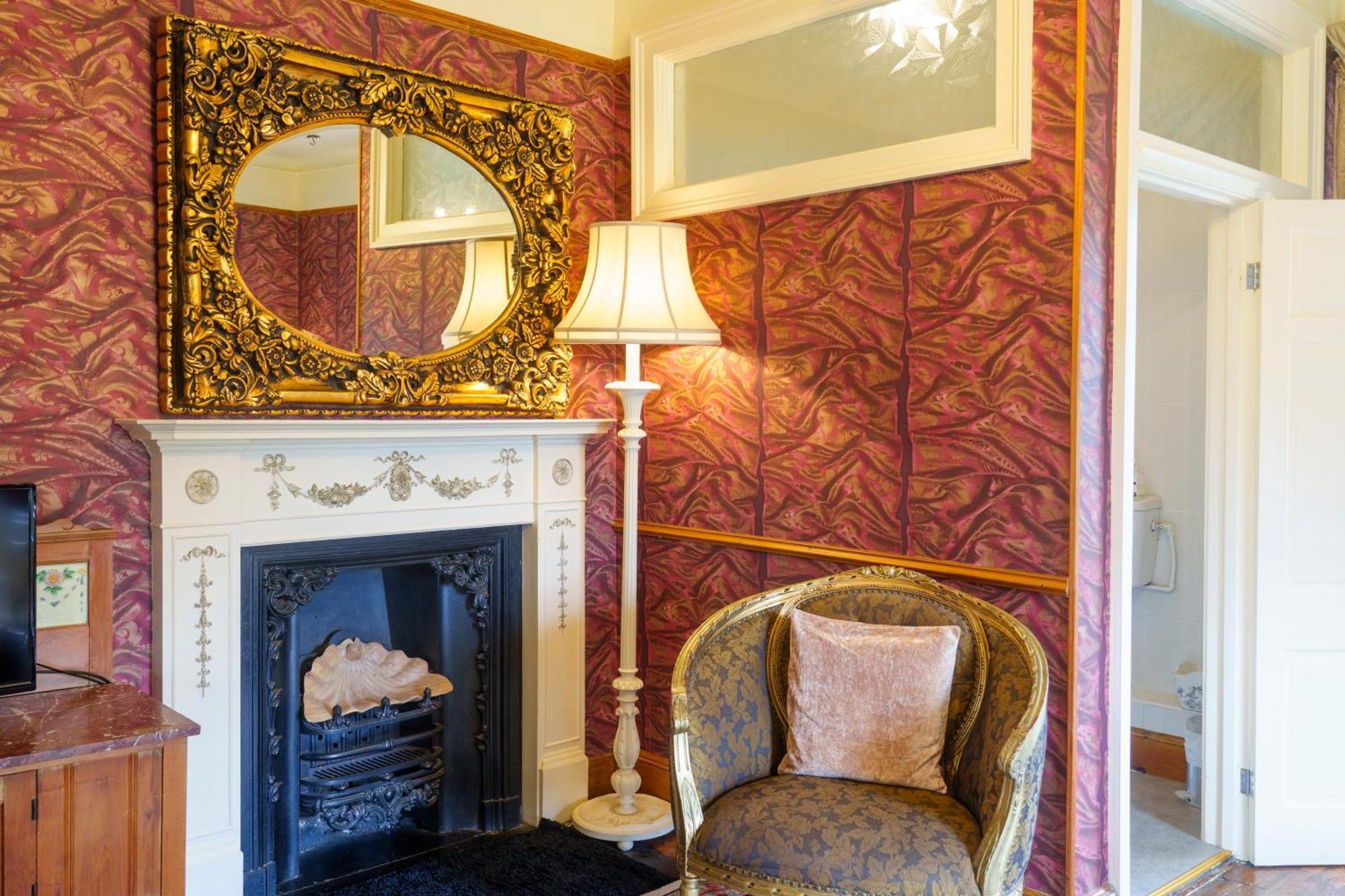 Harrisons Hall Bed & Breakfast Hotel Mold Bagian luar foto
