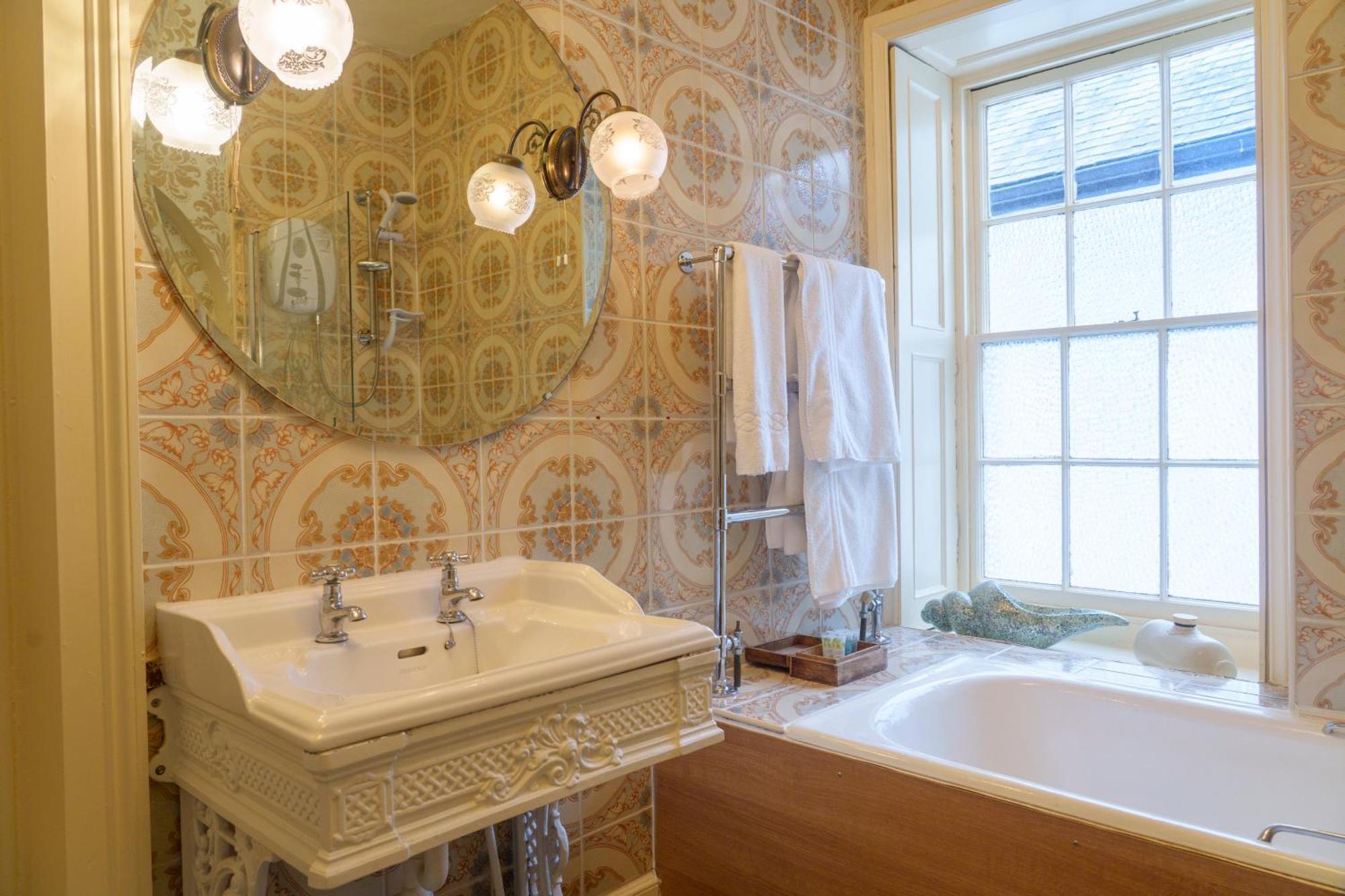 Harrisons Hall Bed & Breakfast Hotel Mold Bagian luar foto