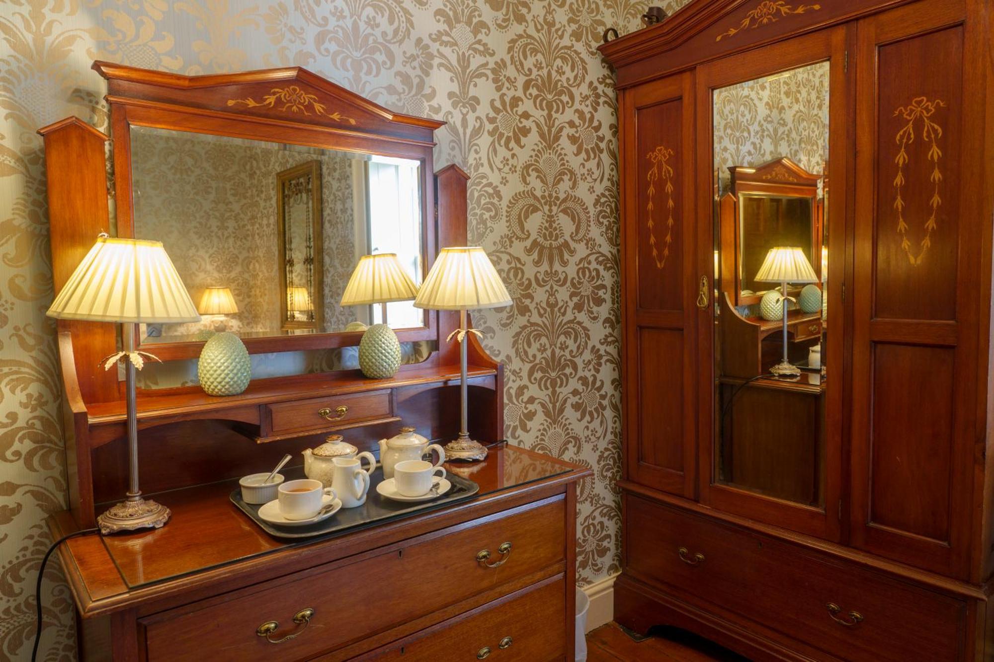Harrisons Hall Bed & Breakfast Hotel Mold Bagian luar foto