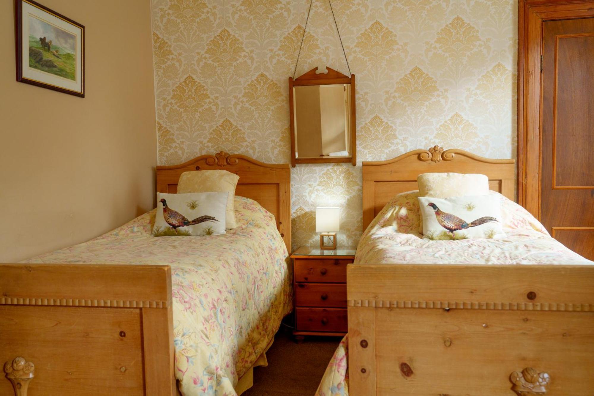 Harrisons Hall Bed & Breakfast Hotel Mold Bagian luar foto