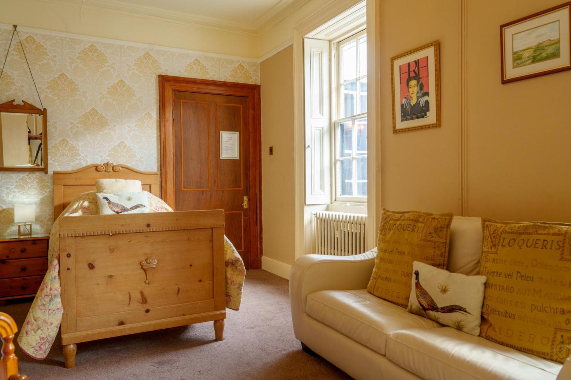 Harrisons Hall Bed & Breakfast Hotel Mold Bagian luar foto