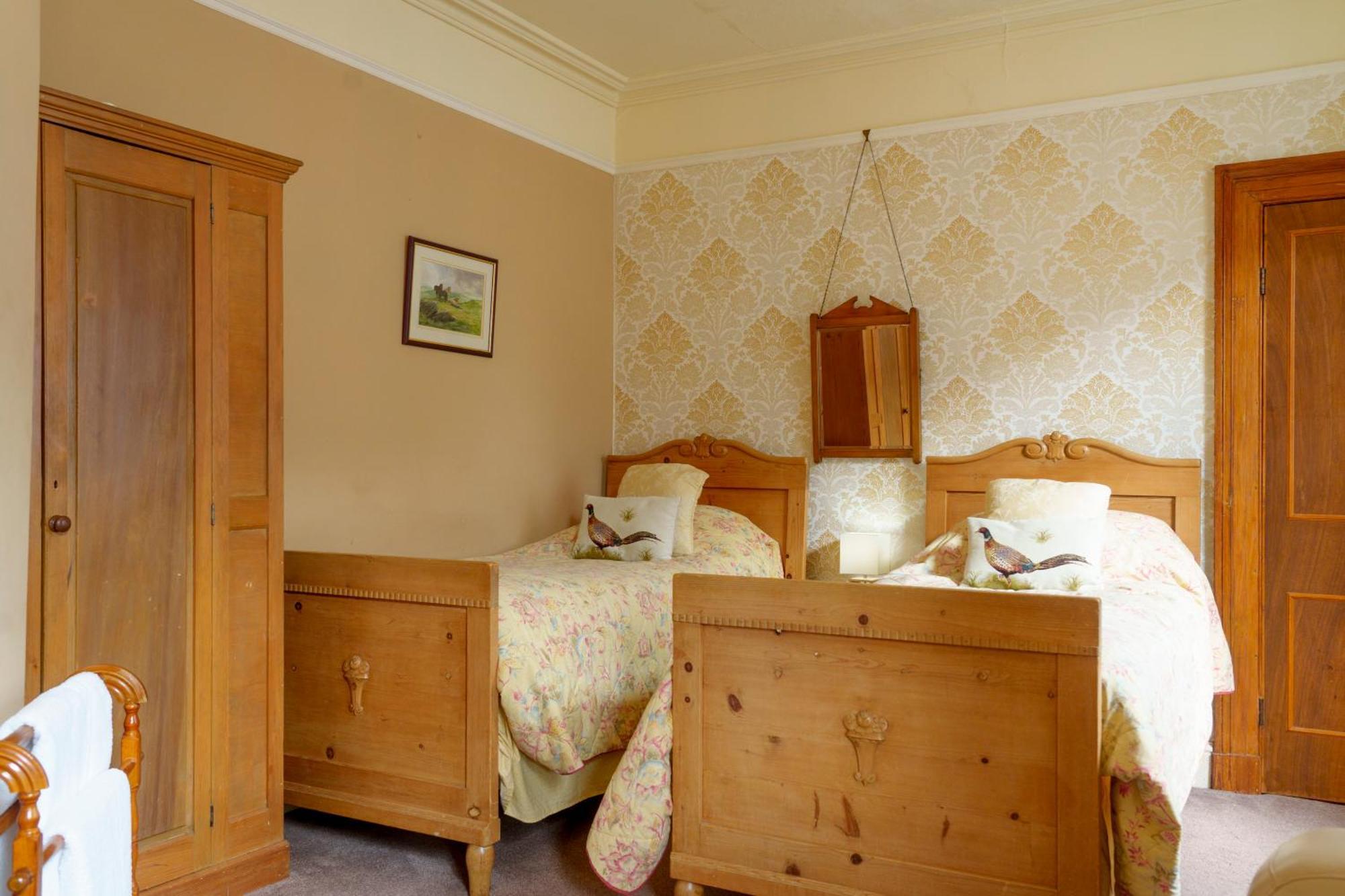 Harrisons Hall Bed & Breakfast Hotel Mold Bagian luar foto